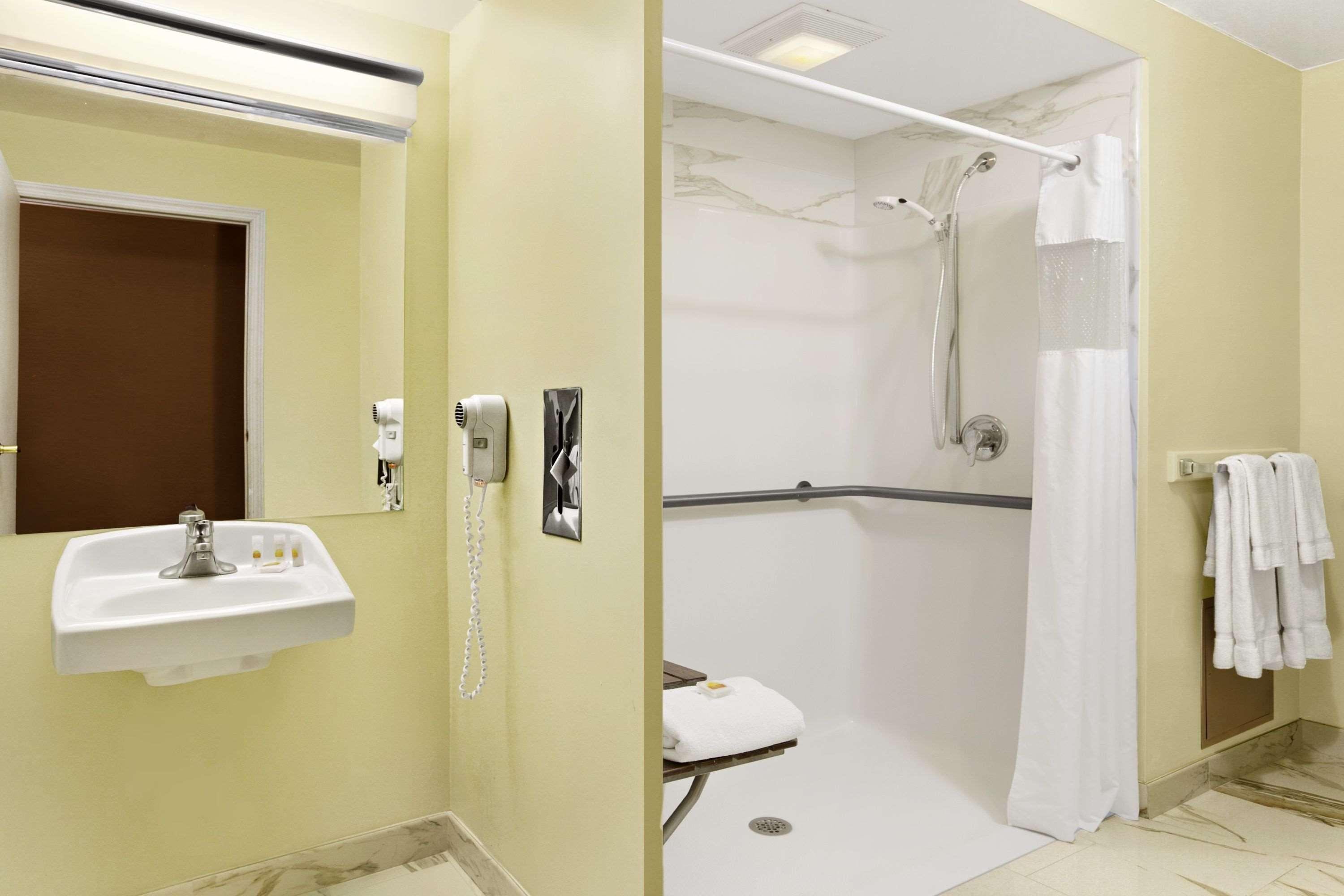Days Inn By Wyndham Penn State State College Bagian luar foto