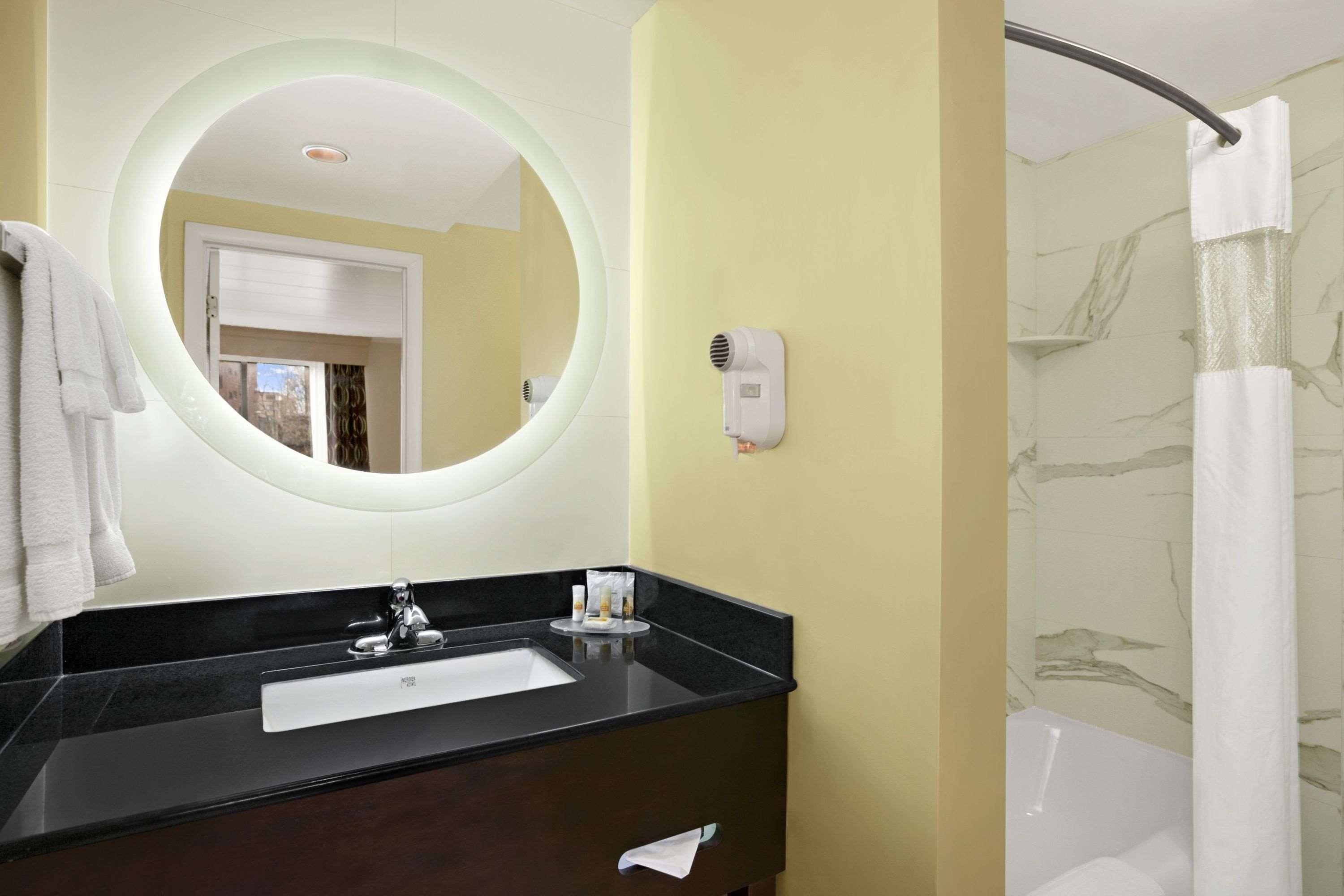 Days Inn By Wyndham Penn State State College Bagian luar foto